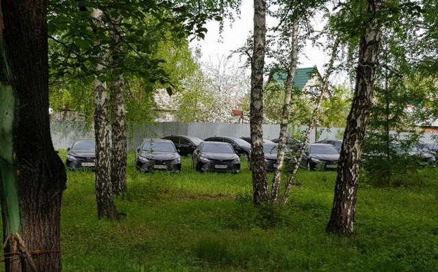 В челябинском лесу нашли брошенные авто (4 фото)