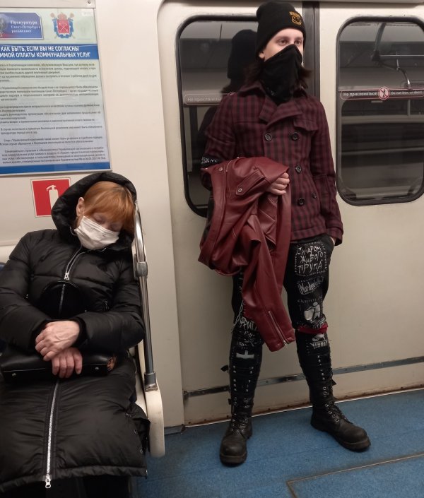 Модники и чудаки из метро (3 фото)