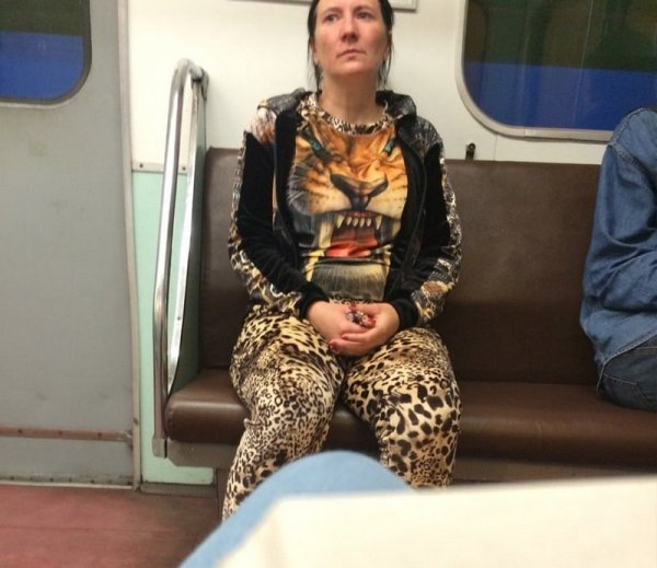 Модники и чудаки из метро (23 фото)