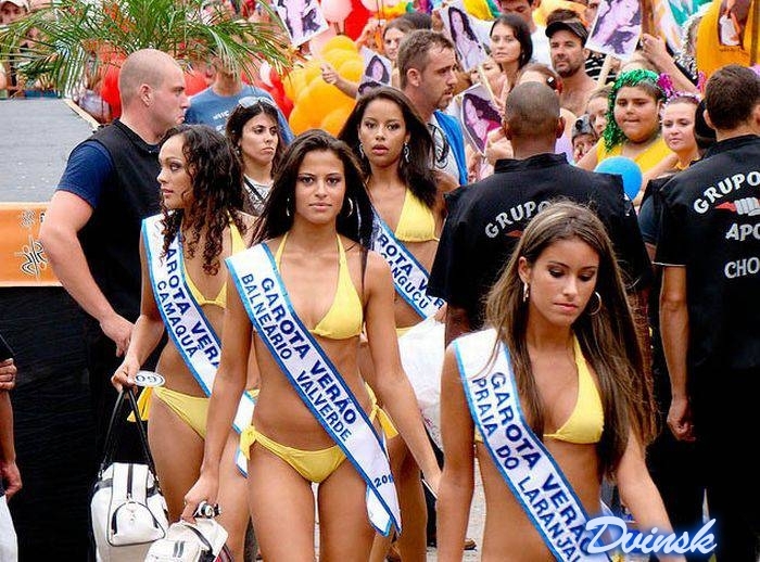 Девушки с ежегодного конкурса красоты в Бразилии
