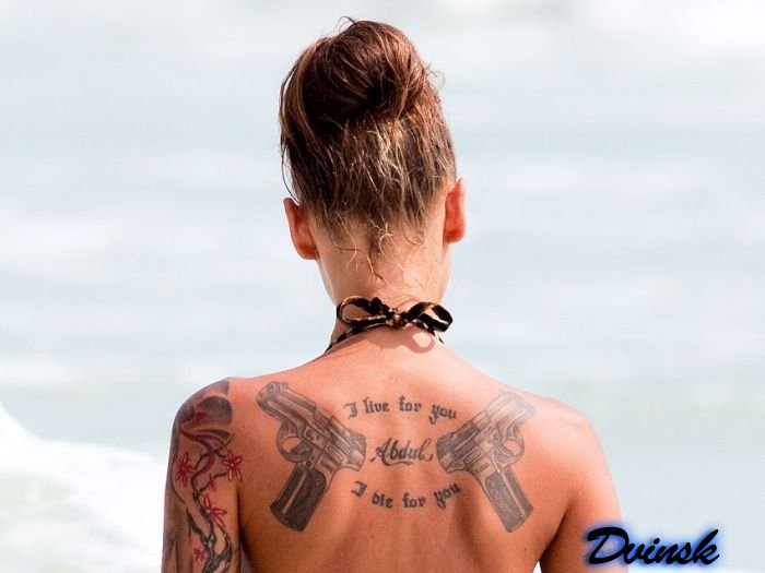 Татуировки на девочке (6 фото)