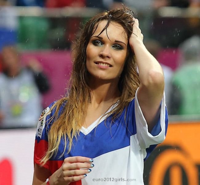 Девушки на Евро 2012 (80 фото)