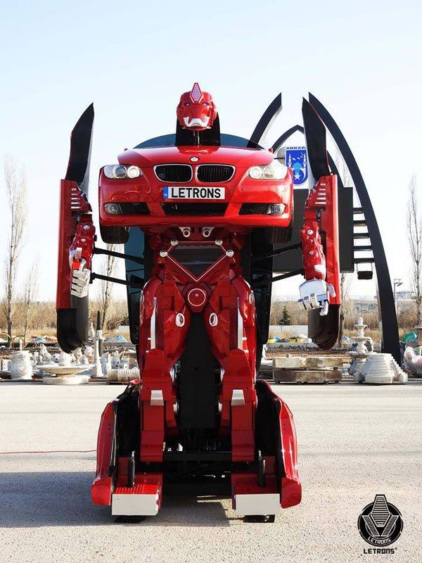 Турецкие инженеры сделали действующего трансформера на базе BMW