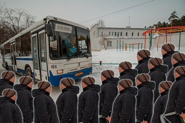 Пользователи шутят о том, что бабушки не пускают автобусы (14 фото)