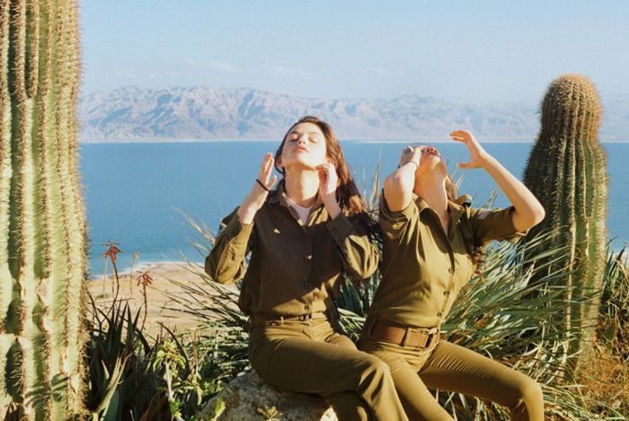 Девушки армии Израиля в перерывах между службой