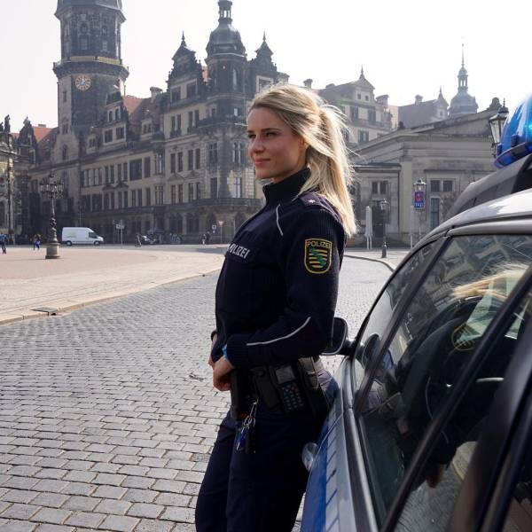 Адриенн Колеса - самая сексуальная женщина немецкой полиции