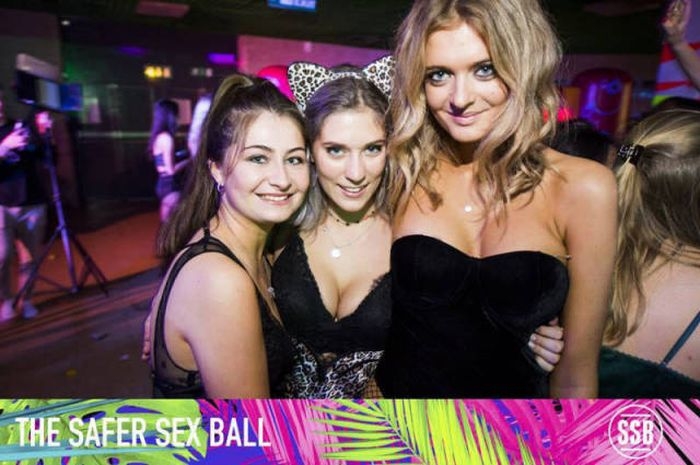 Необычная благотворительная вечеринка Safer Sex Ball