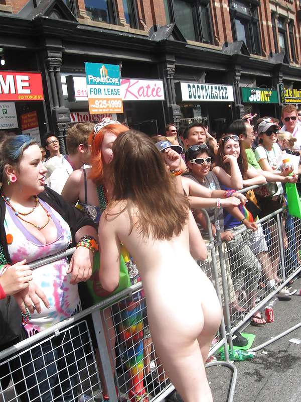 Как вам такая участница гей-парада?