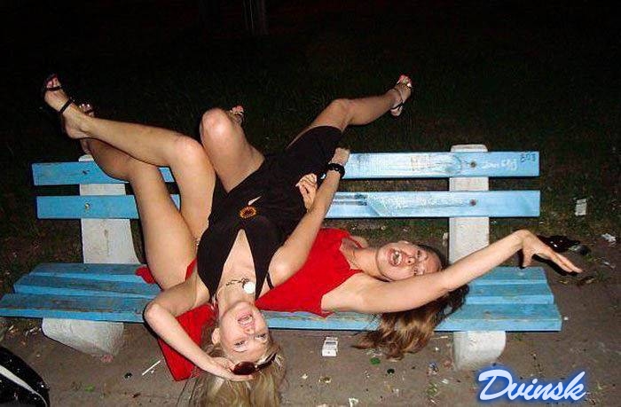 Пьяные девушки на вечеринках (64 фото)