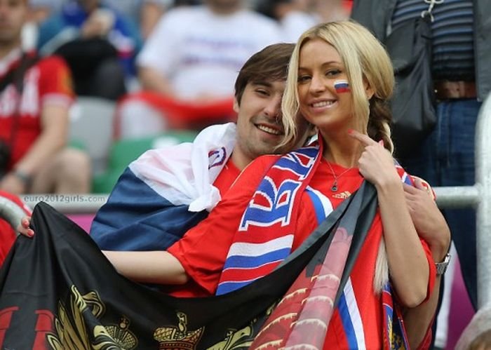 Девушки на Евро 2012 (80 фото)